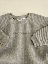Cargar imagen en el visor de la galería, Zara • Amiga Forever Ribbed Shirt
