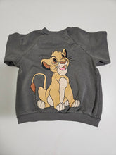 Cargar imagen en el visor de la galería, H&amp;M • Lion King Pullover
