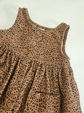 Cargar imagen en el visor de la galería, Baby Gap • Leopard Chord Dress
