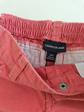 Charger l'image dans la galerie, Calvin Klein • Brick Khaki Shorts
