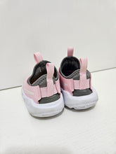 Load image into Gallery viewer, Nike • Pink Flex Runners 6C
