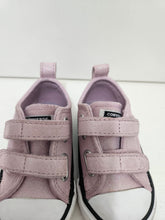 Cargar imagen en el visor de la galería, Converse • Chuck Taylor Shine Low Top 4C
