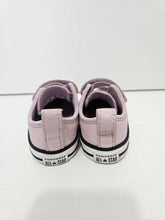 Cargar imagen en el visor de la galería, Converse • Chuck Taylor Shine Low Top 4C
