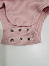 Cargar imagen en el visor de la galería, Old Navy • Soft Pink Bodysuit
