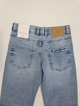 Cargar imagen en el visor de la galería, Zara • Straight Comfort Jeans NWT [6 years]
