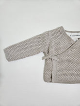 Cargar imagen en el visor de la galería, H&amp;M • Beige Knit Kimono Shirt
