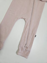 Charger l'image dans la galerie, Kyte Baby • Ribbed Blush Bamboo Romper
