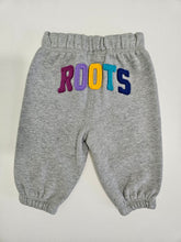 Cargar imagen en el visor de la galería, ROOTS • Colorful Back Logo Joggers
