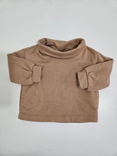 Cargar imagen en el visor de la galería, Baby Gap • Camel Turtleneck Shirt
