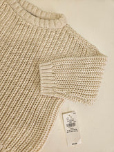Cargar imagen en el visor de la galería, Old Navy • Beige Knit Sweater NWT
