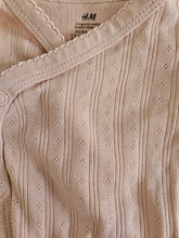Charger l'image dans la galerie, H&amp;M • Chalk Pink Pointelle Bodysuit
