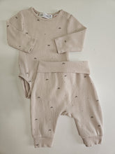 Cargar imagen en el visor de la galería, Zara • Ribbed Rainbow Print Set
