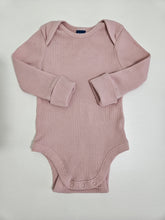 Cargar imagen en el visor de la galería, Old Navy • Soft Pink Bodysuit
