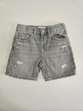 Charger l'image dans la galerie, Zara • Grey Denim Shorts
