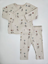Cargar imagen en el visor de la galería, H&amp;M • Winnie The Pooh Set Kimono Shirt
