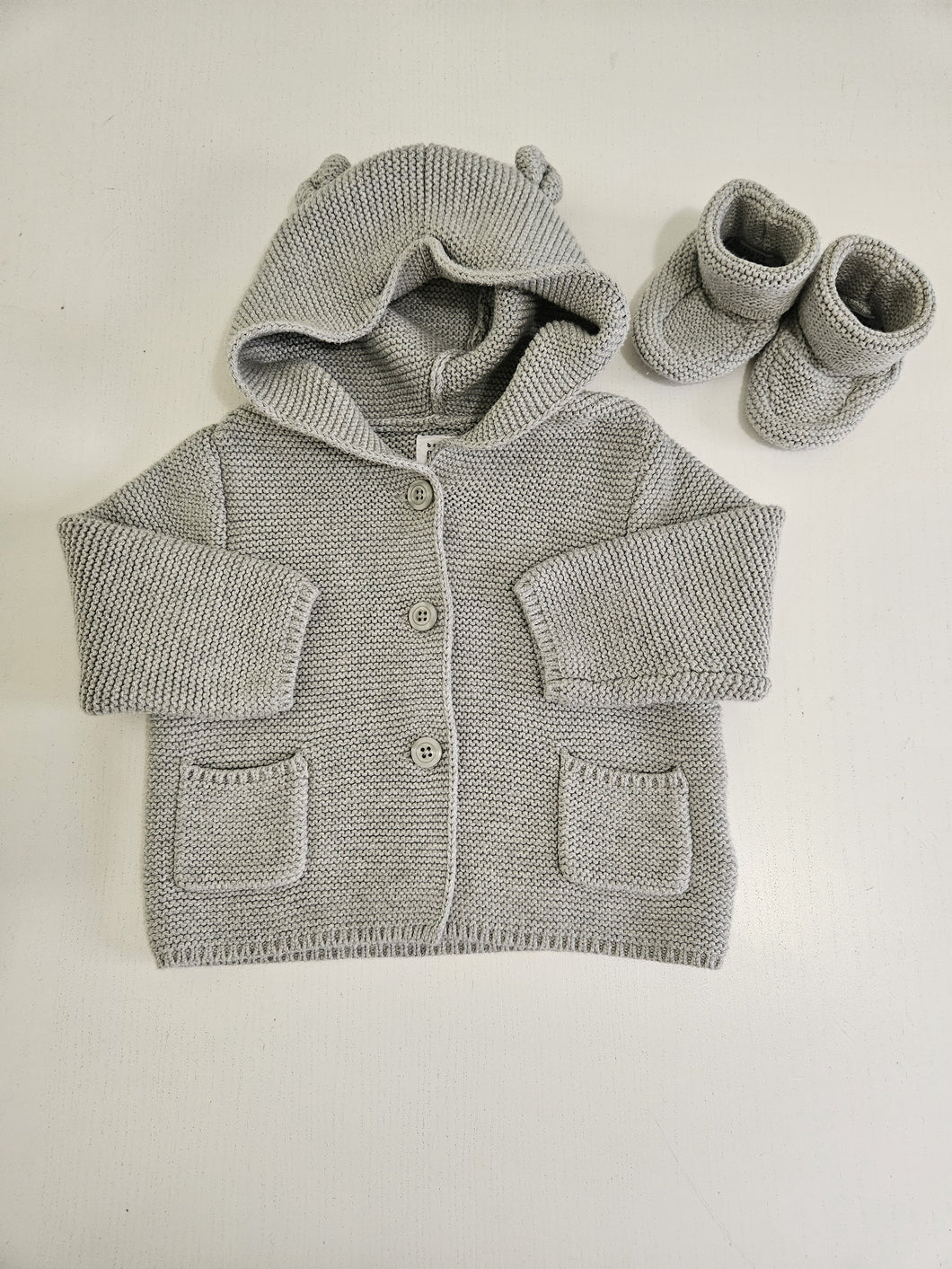 Baby Gap • Grey Bear Knit Sweater & Booties Set