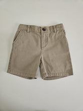 Charger l'image dans la galerie, Ralph Lauren • Tan Khaki Shorts
