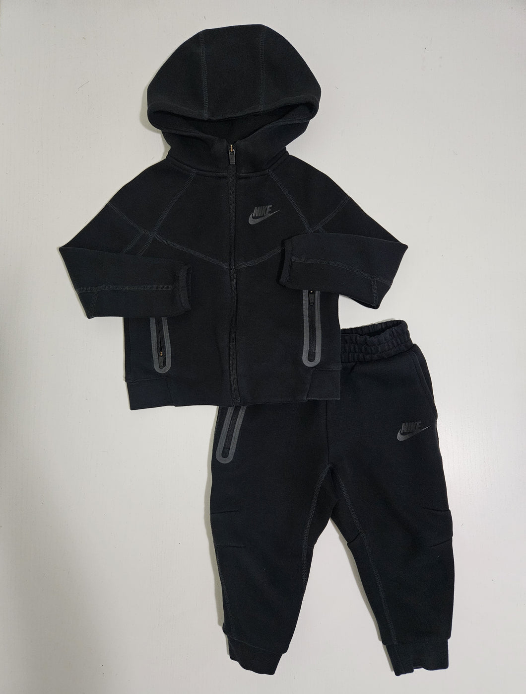 Nike • Tech Fleece Set