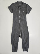 Cargar imagen en el visor de la galería, Nest Basics • Grey Romper
