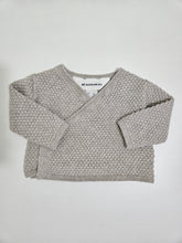 Cargar imagen en el visor de la galería, H&amp;M • Beige Knit Kimono Shirt
