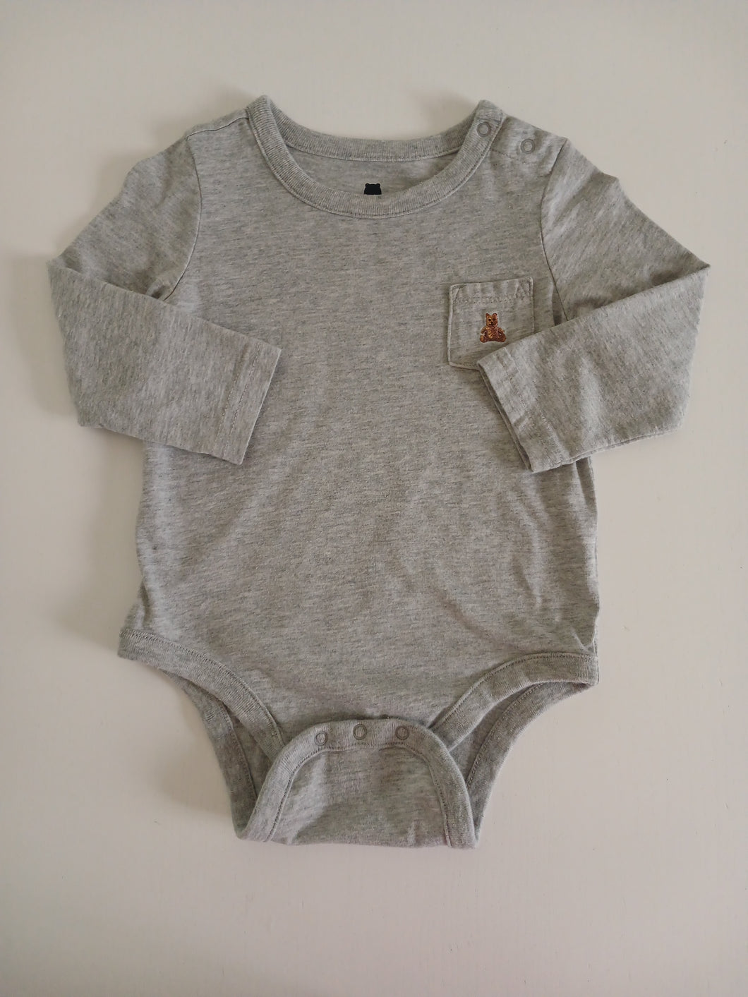 <b>Baby Gap</b> Solid Grey Long Sleeve Bodysuit