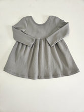 Cargar imagen en el visor de la galería, Quincy Mae • Ribbed Long Sleeve Dress
