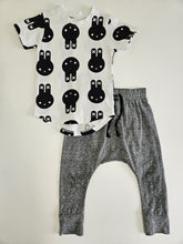Load image into Gallery viewer, Hux Baby • Black / White Bunnies Set
